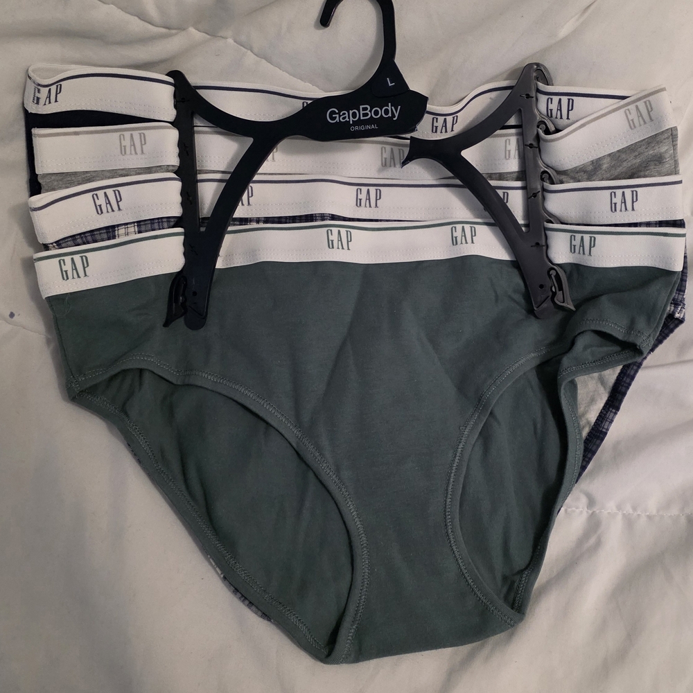 GAP Women - Green and White
